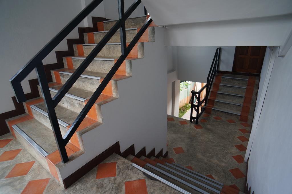 Manee Cool Mueang Hotel Чиангмай Екстериор снимка