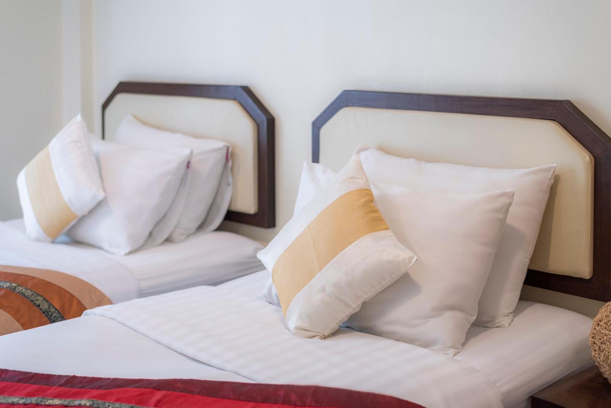 Manee Cool Mueang Hotel Чиангмай Екстериор снимка