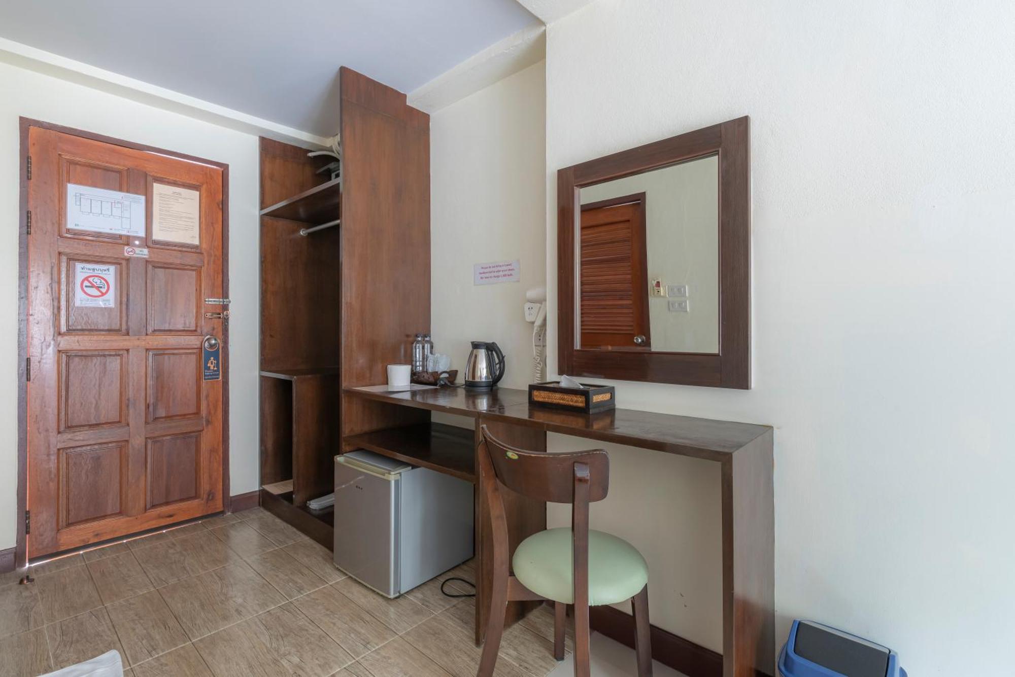 Manee Cool Mueang Hotel Чиангмай Екстериор снимка