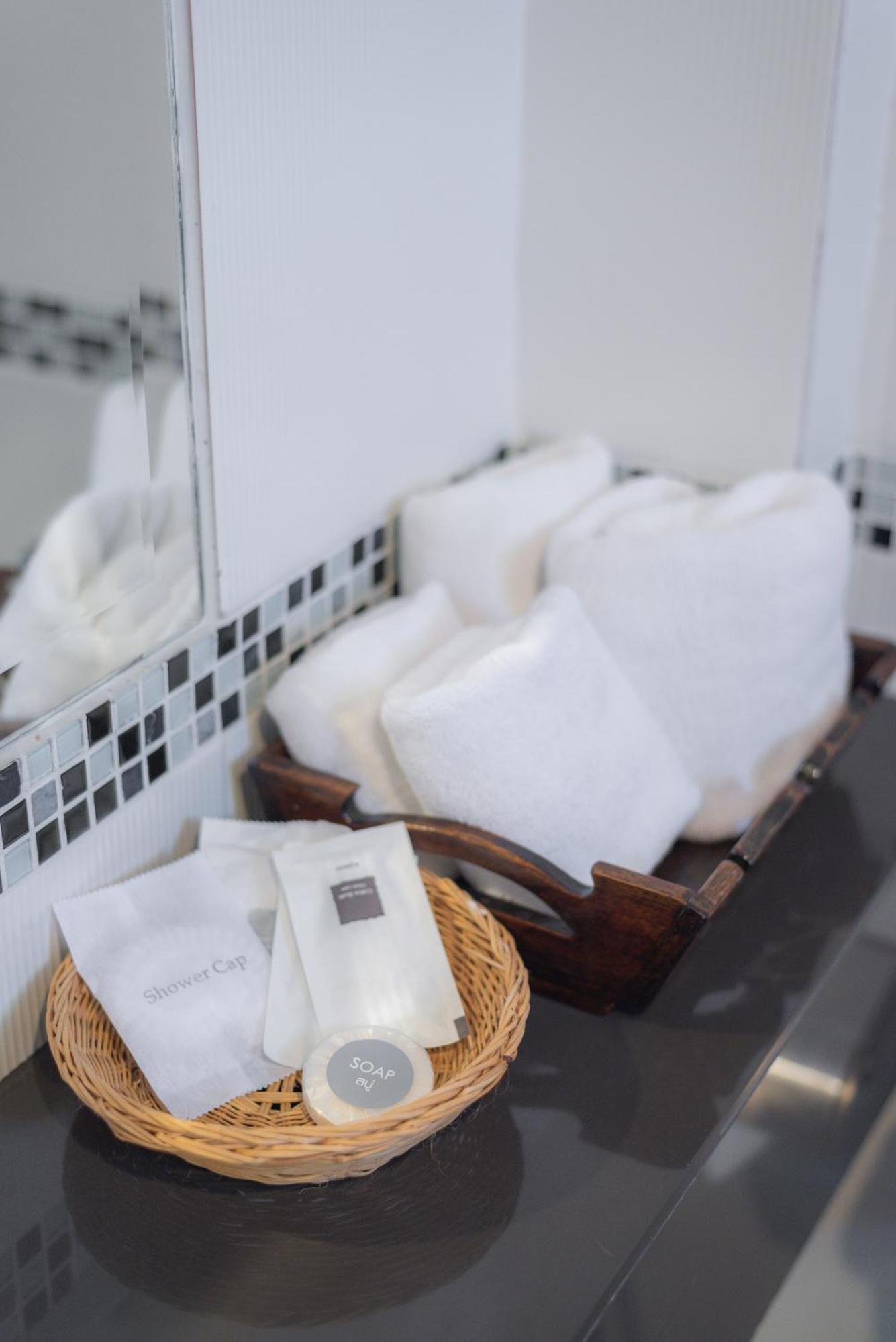 Manee Cool Mueang Hotel Чиангмай Екстериор снимка