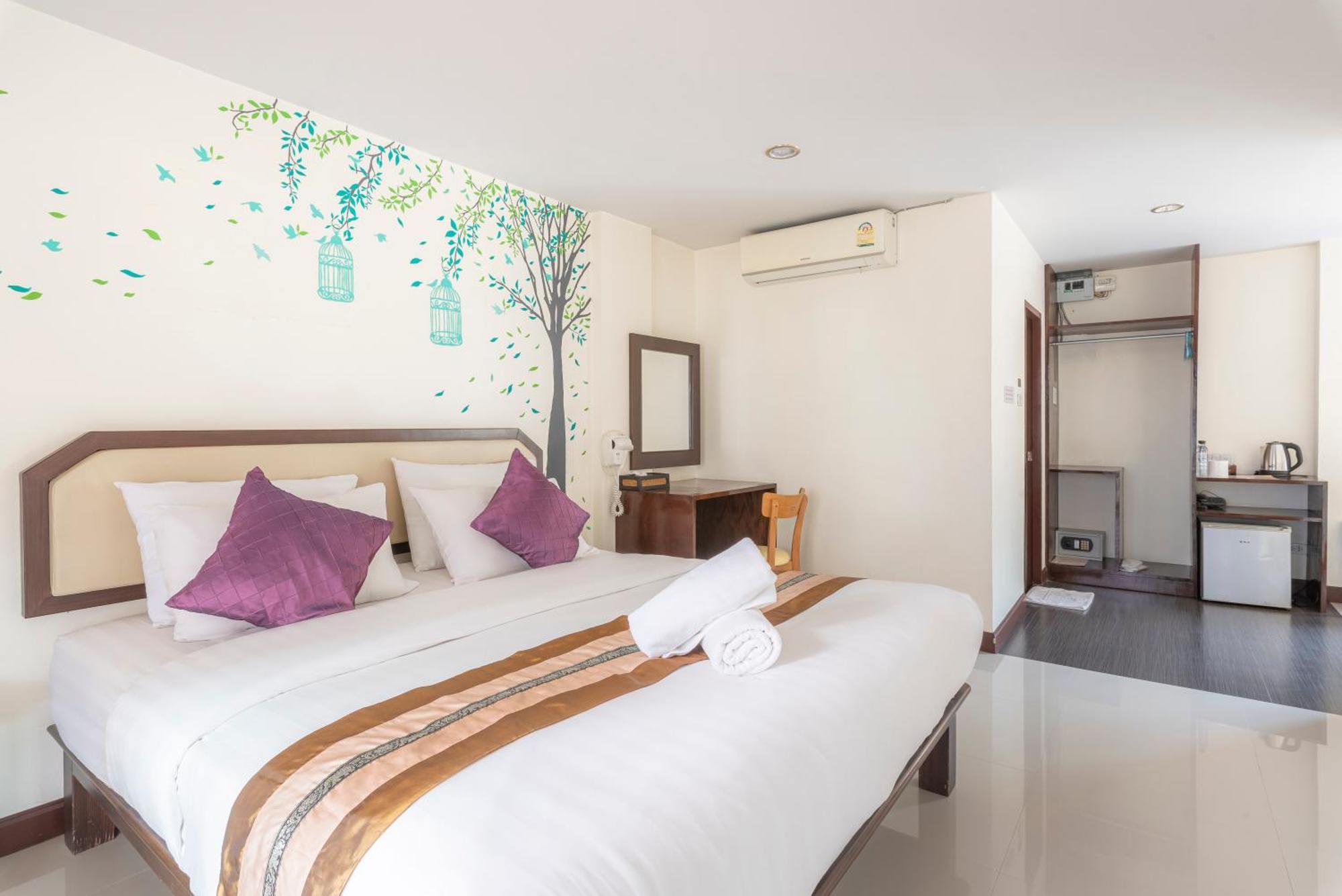 Manee Cool Mueang Hotel Чиангмай Екстериор снимка