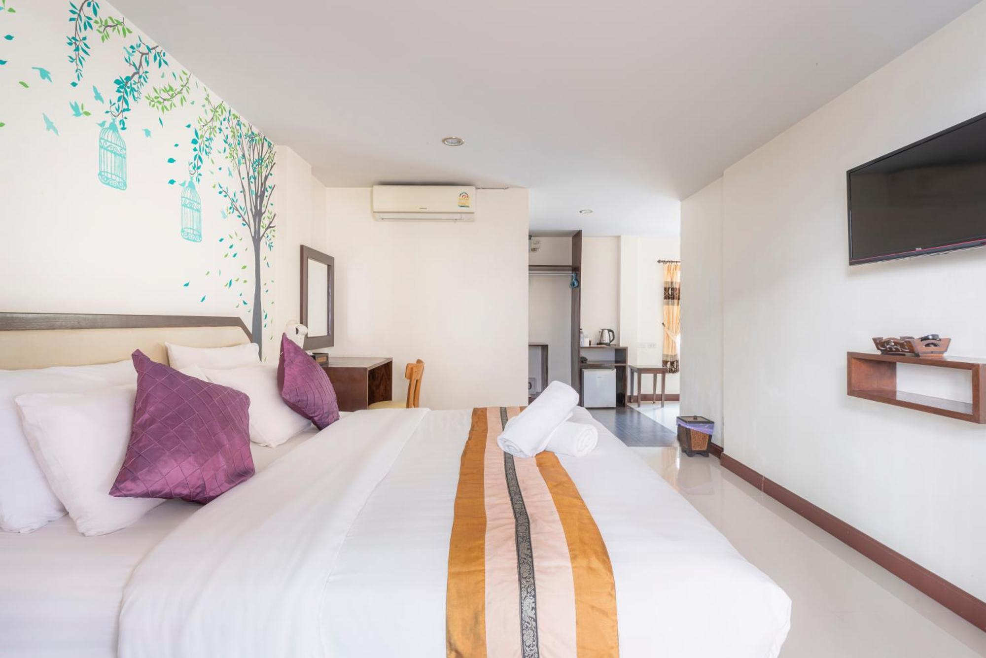 Manee Cool Mueang Hotel Чиангмай Екстериор снимка