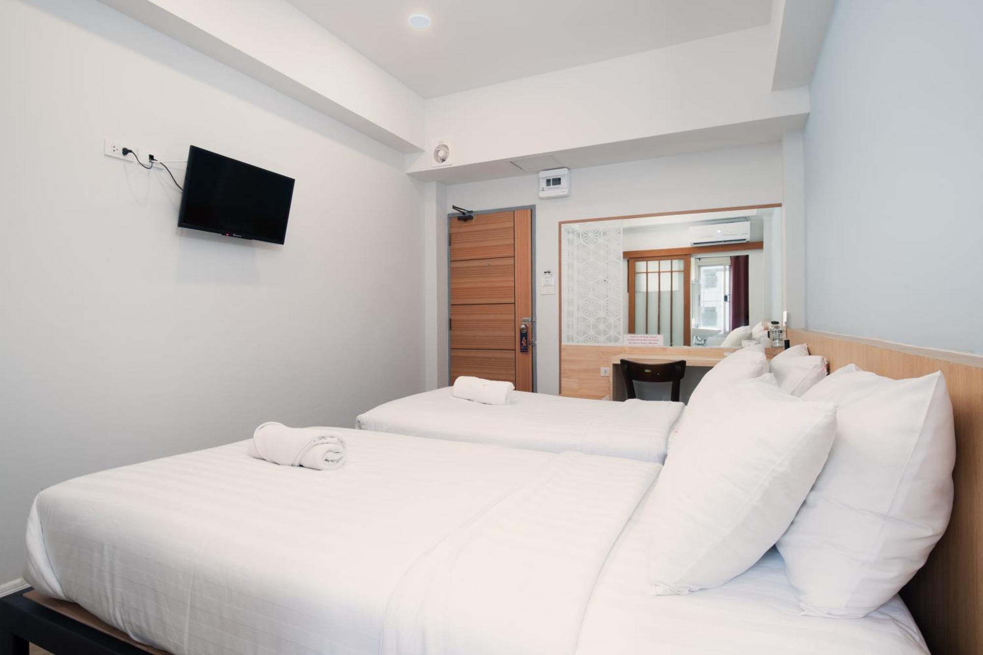 Manee Cool Mueang Hotel Чиангмай Екстериор снимка