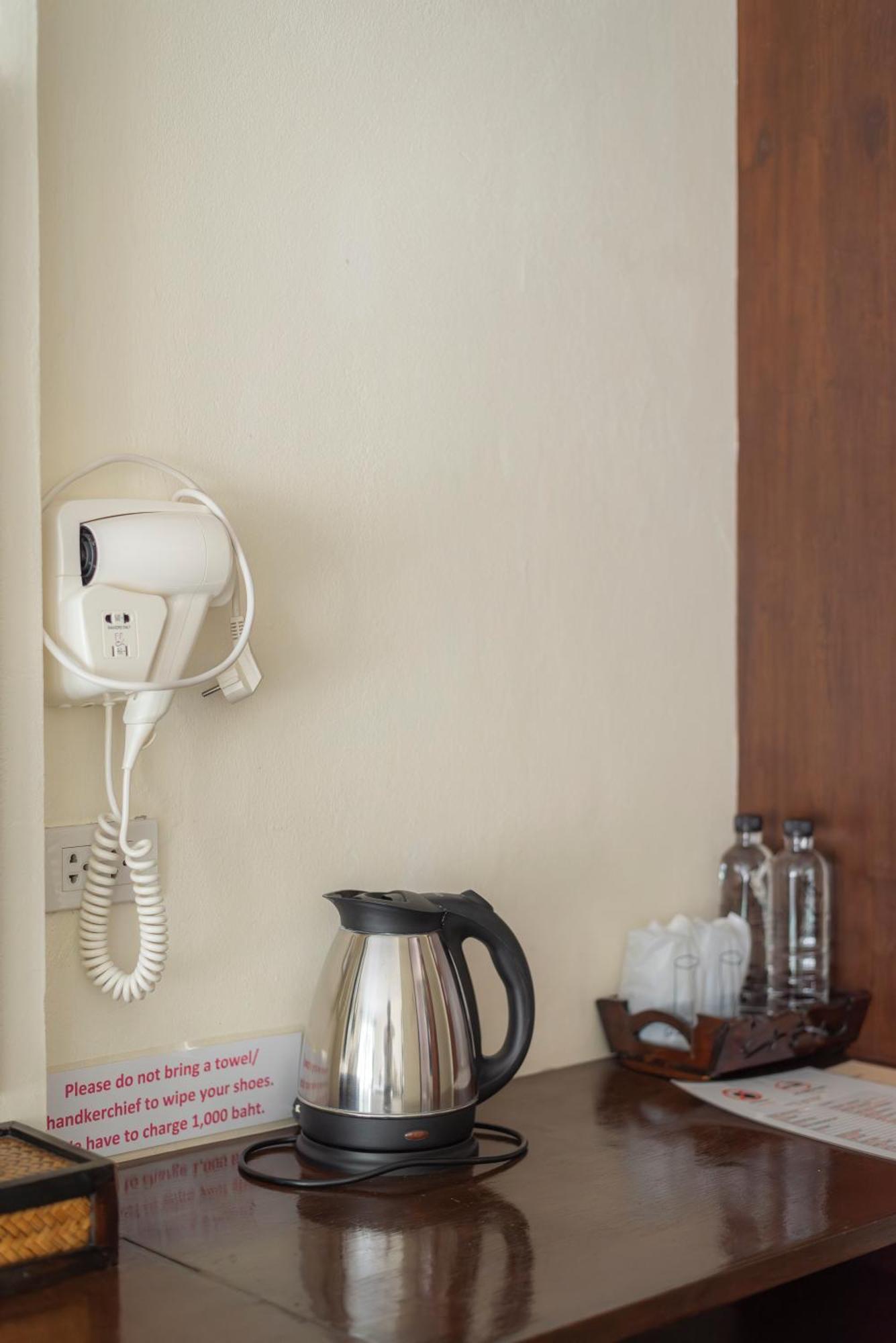 Manee Cool Mueang Hotel Чиангмай Екстериор снимка