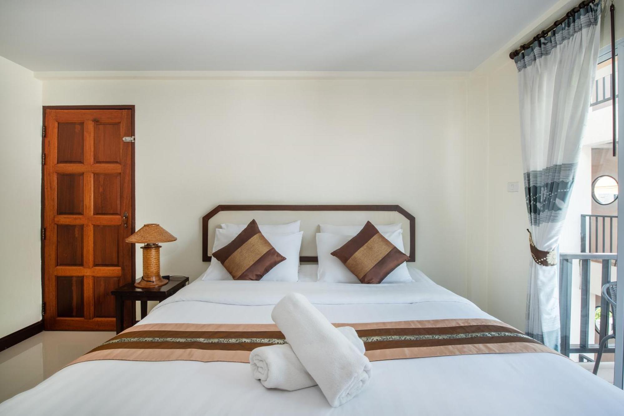Manee Cool Mueang Hotel Чиангмай Екстериор снимка