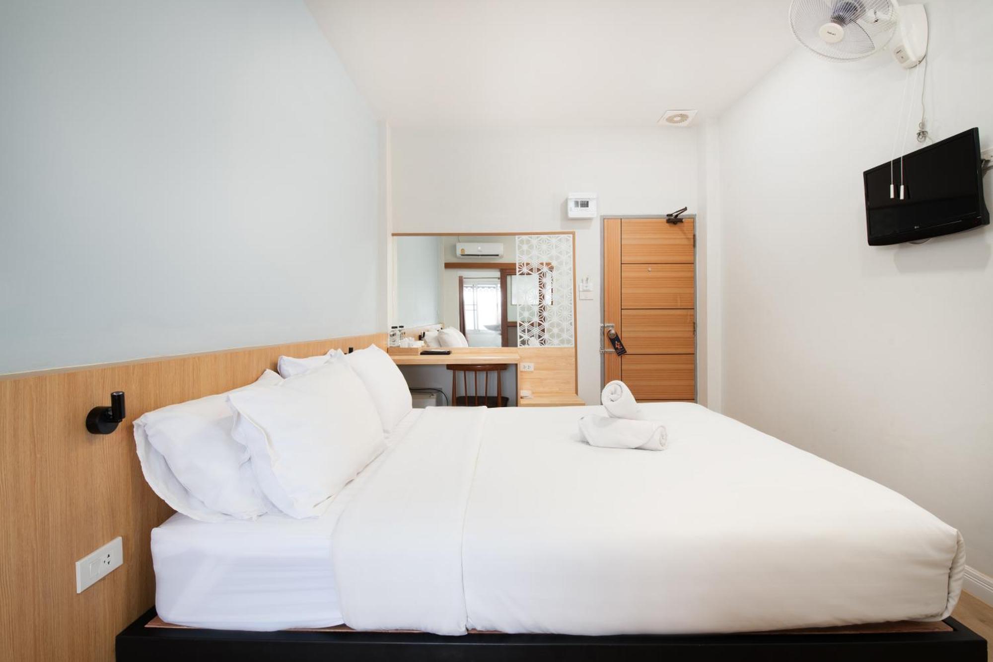 Manee Cool Mueang Hotel Чиангмай Екстериор снимка