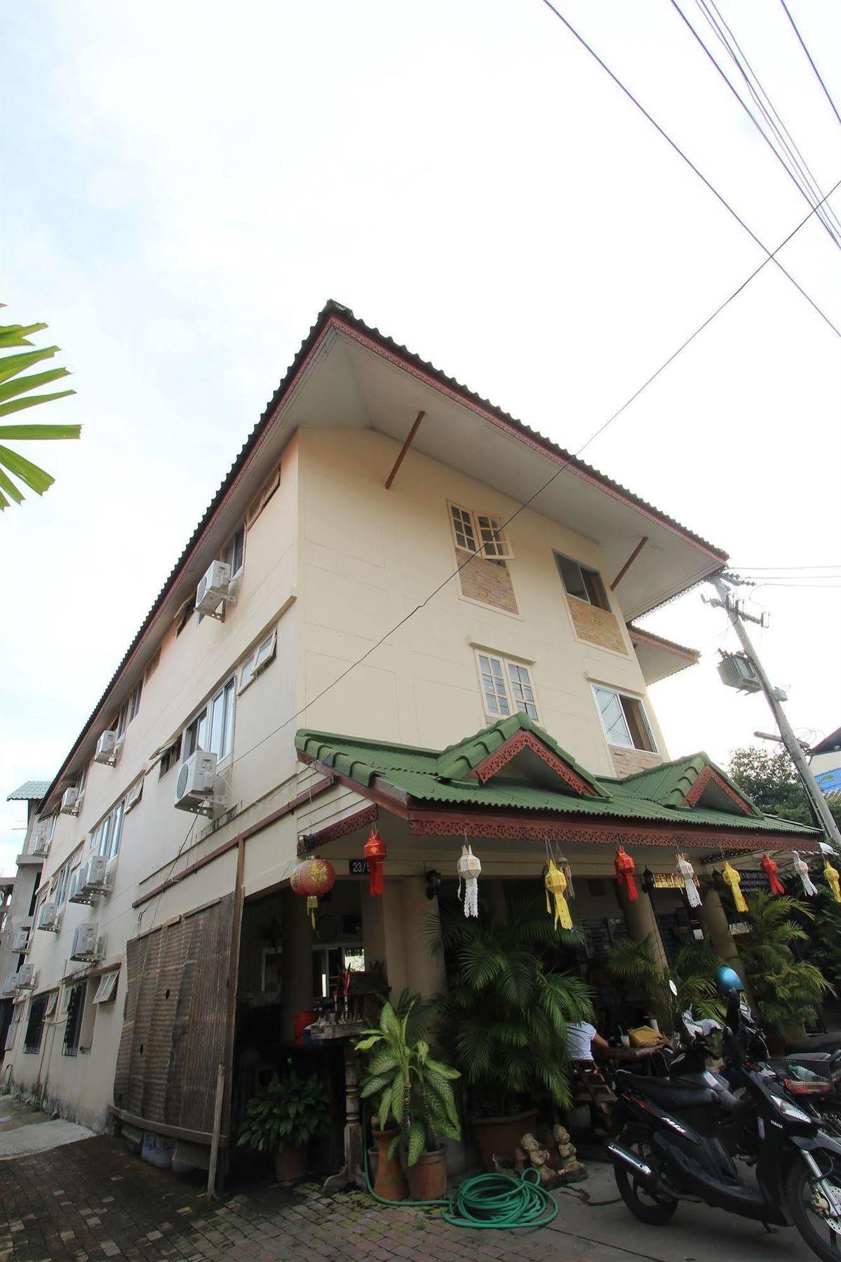 Manee Cool Mueang Hotel Чиангмай Екстериор снимка