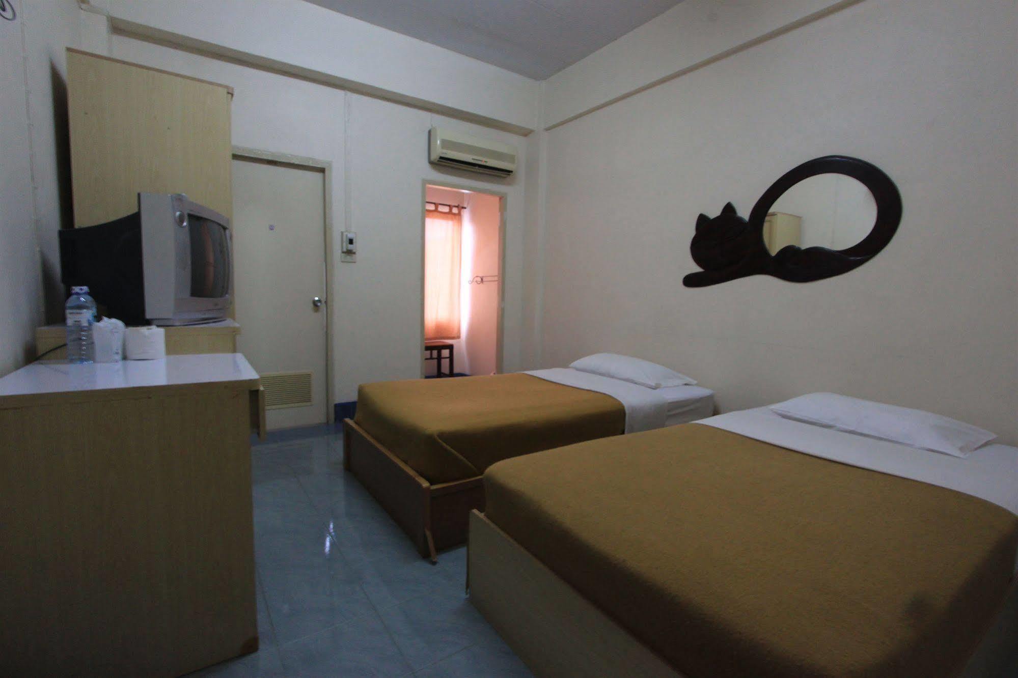Manee Cool Mueang Hotel Чиангмай Екстериор снимка
