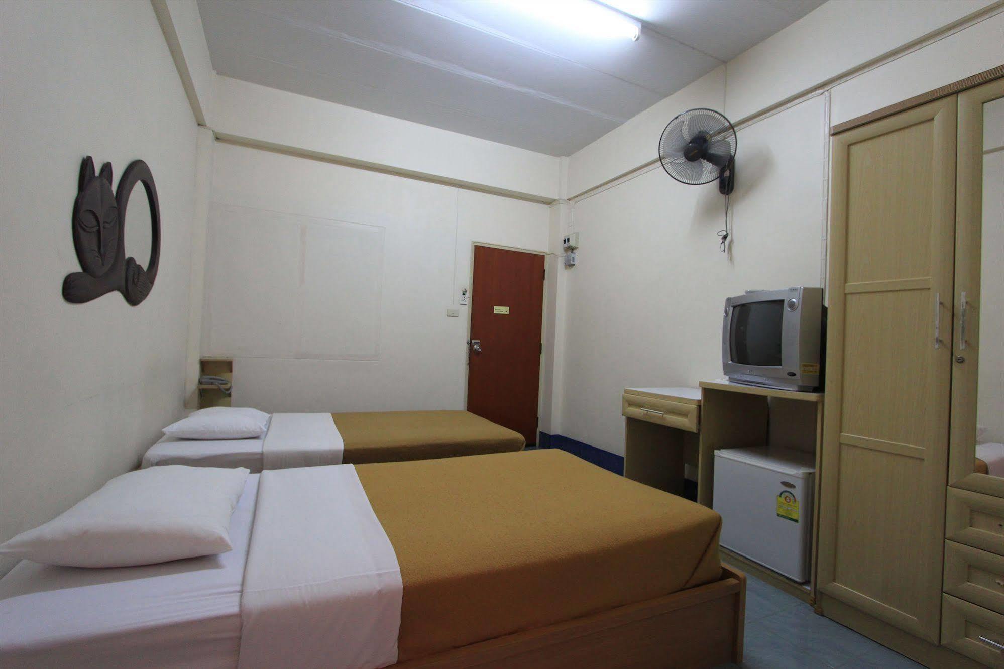 Manee Cool Mueang Hotel Чиангмай Екстериор снимка