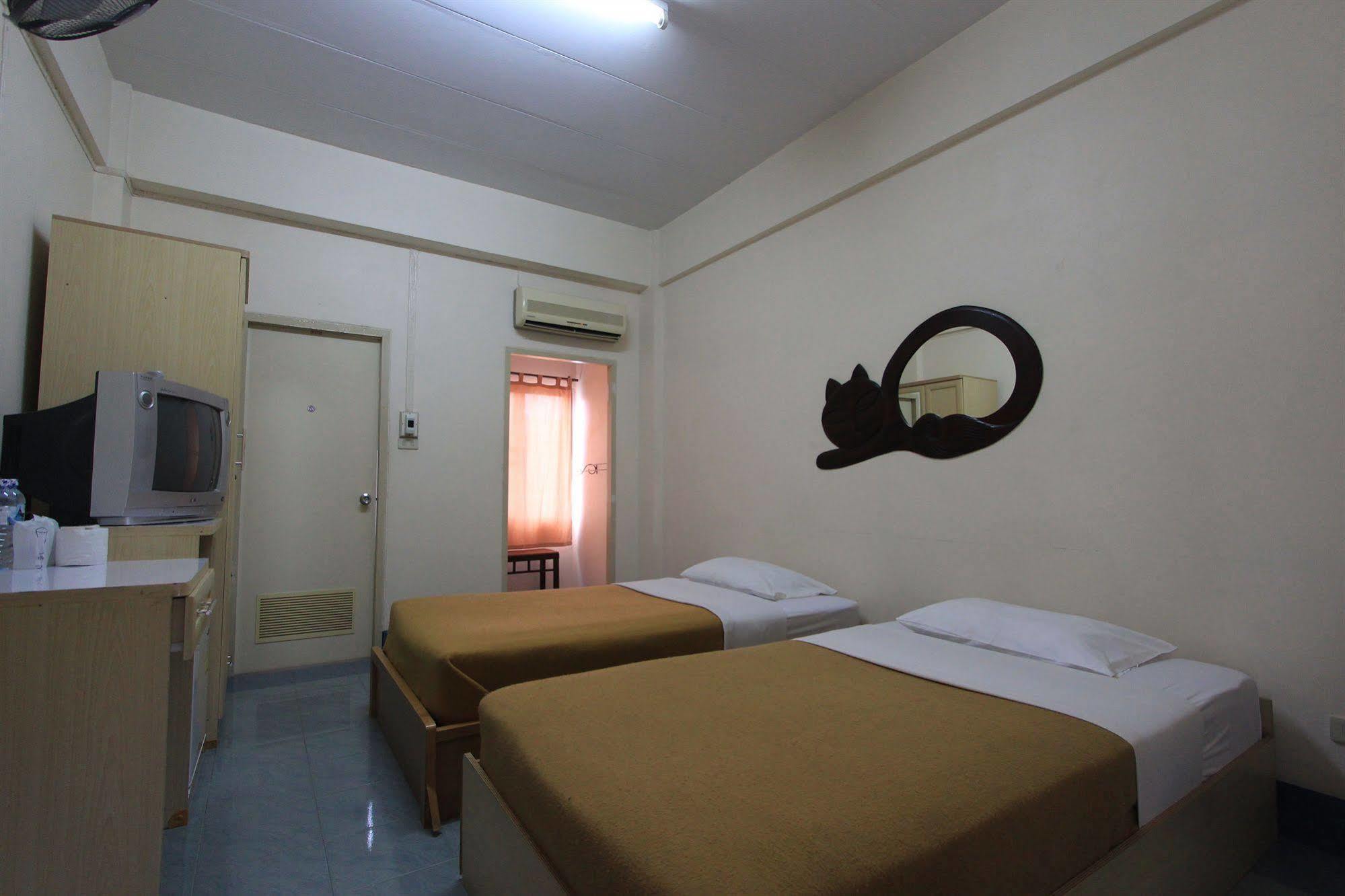 Manee Cool Mueang Hotel Чиангмай Екстериор снимка
