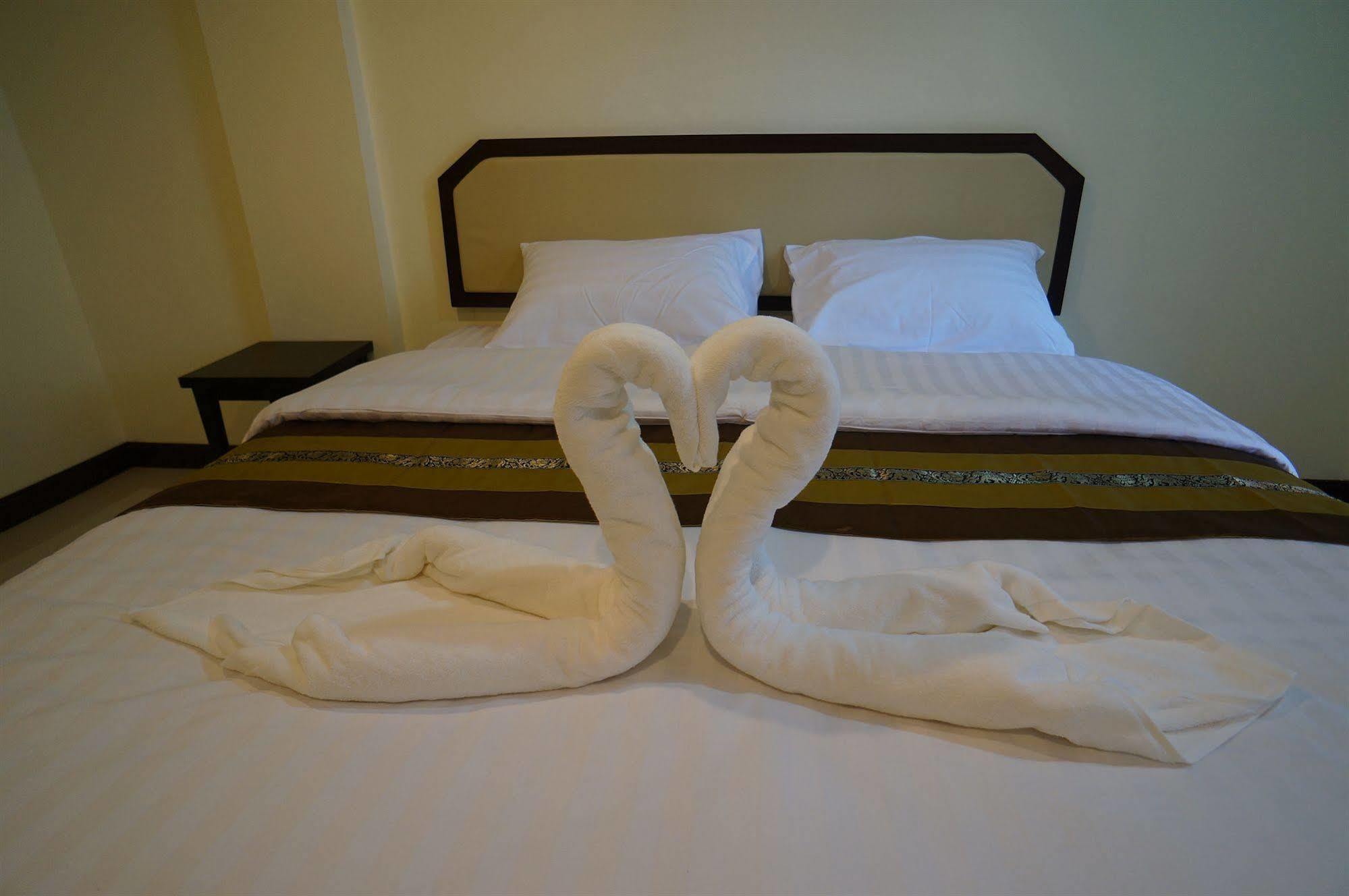 Manee Cool Mueang Hotel Чиангмай Екстериор снимка