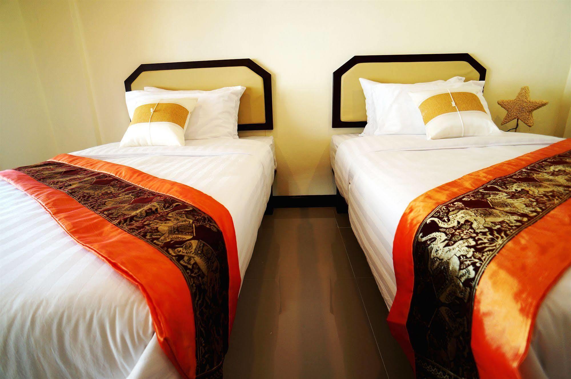 Manee Cool Mueang Hotel Чиангмай Екстериор снимка