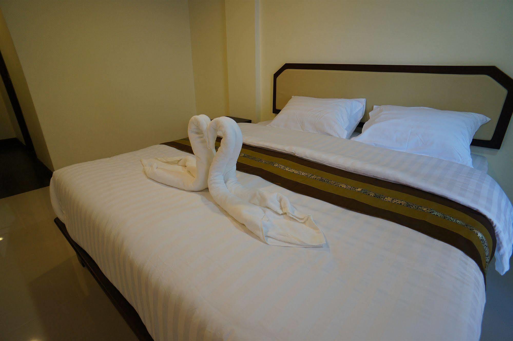 Manee Cool Mueang Hotel Чиангмай Екстериор снимка