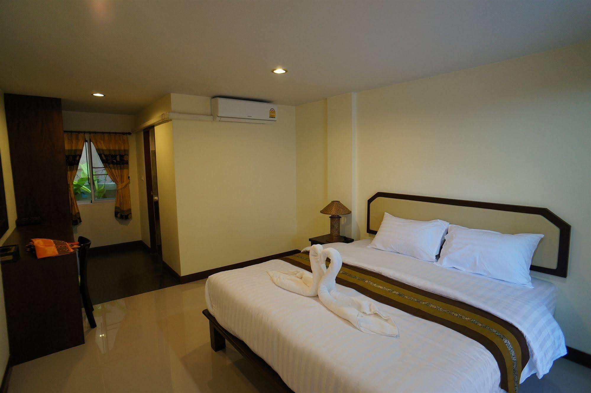 Manee Cool Mueang Hotel Чиангмай Екстериор снимка