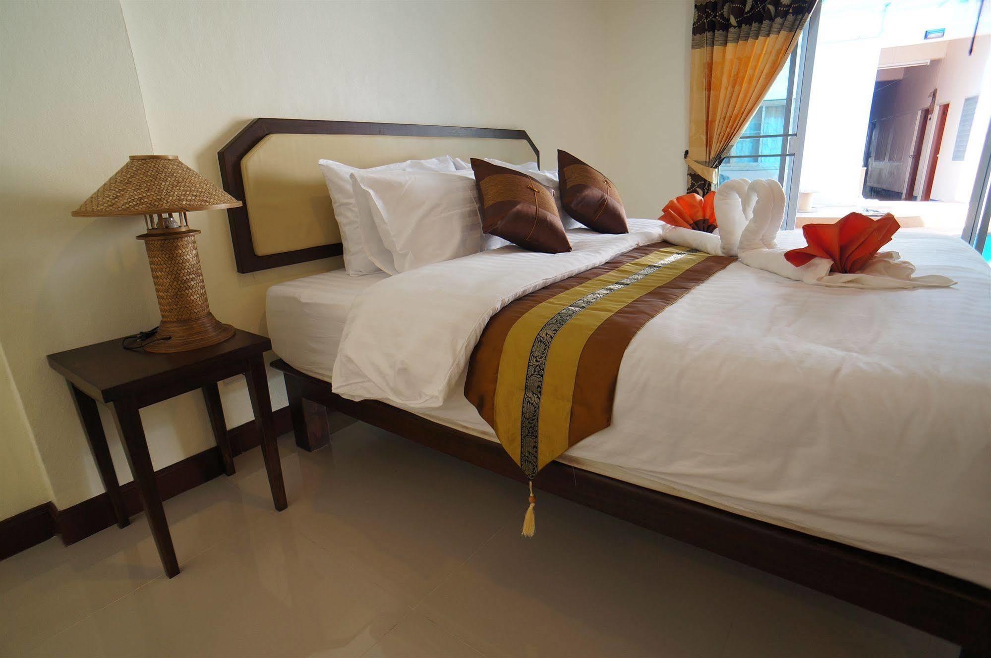 Manee Cool Mueang Hotel Чиангмай Екстериор снимка
