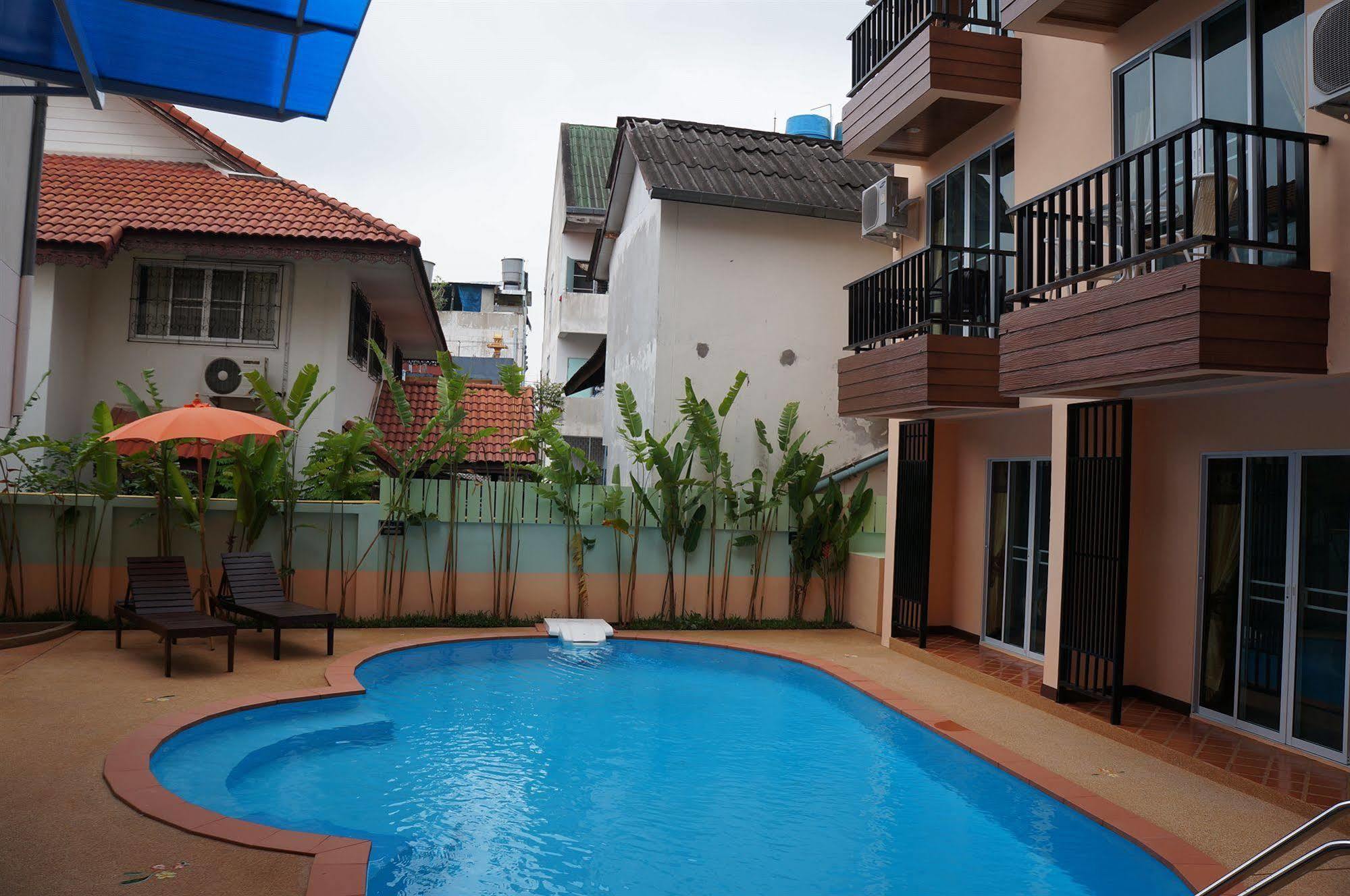 Manee Cool Mueang Hotel Чиангмай Екстериор снимка