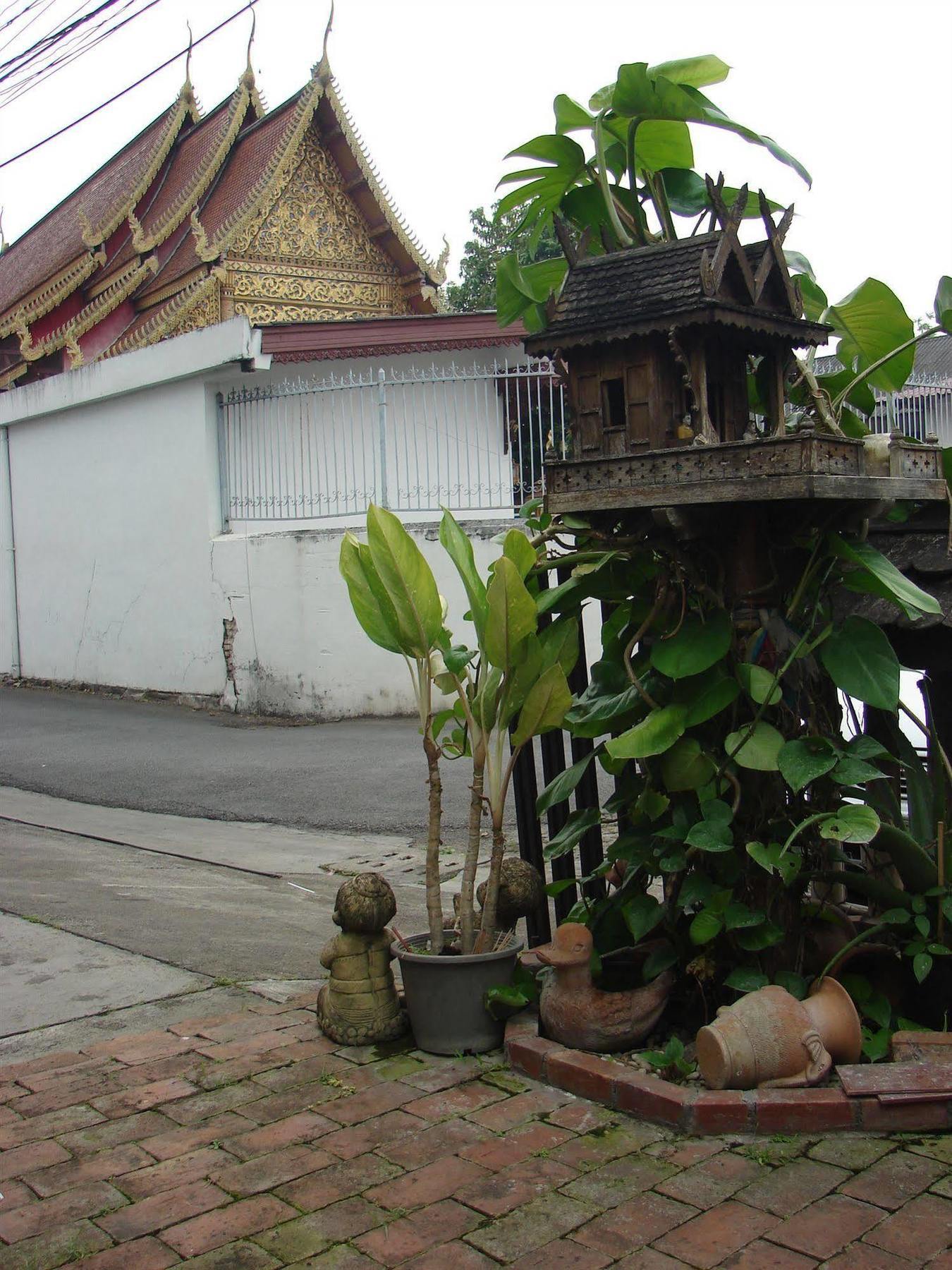 Manee Cool Mueang Hotel Чиангмай Екстериор снимка